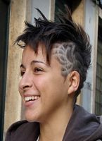 cieniowane fryzury krótkie - uczesanie damskie z włosów krótkich cieniowanych zdjęcie numer 94B